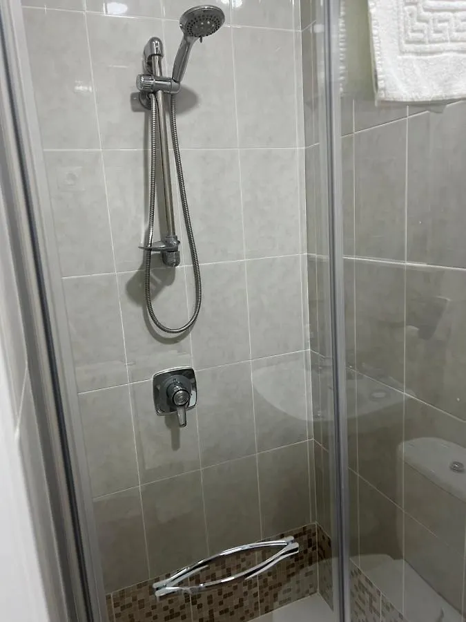 Pension Zeus Barakaldo Guest house